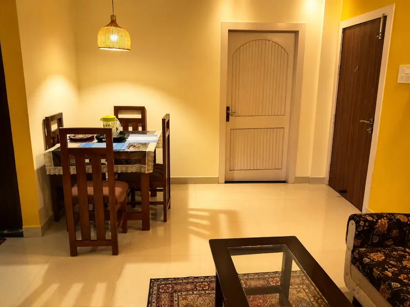 Nahor Suite dining table for four